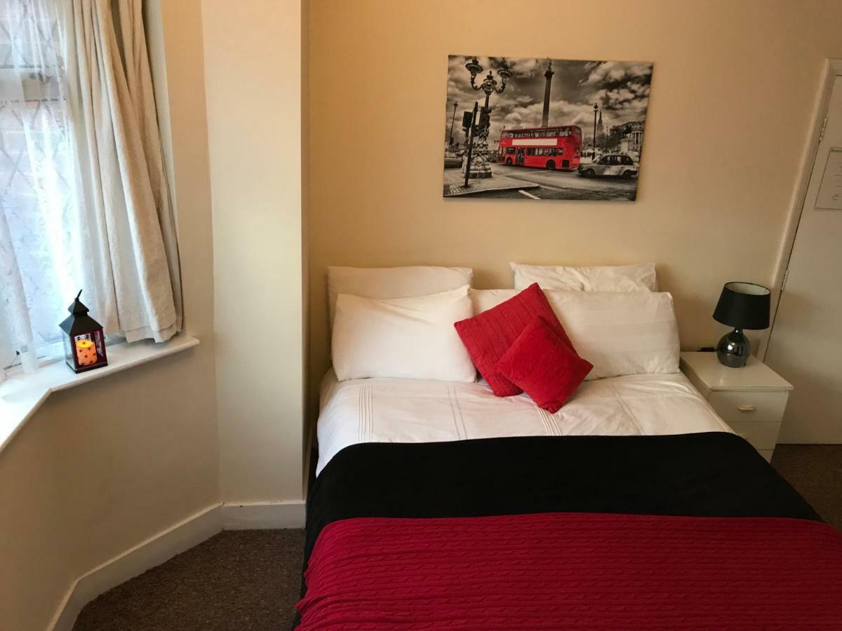 Havering Hotel Romford Extérieur photo
